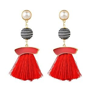 *sale* Dangly pearl earrings with fringe